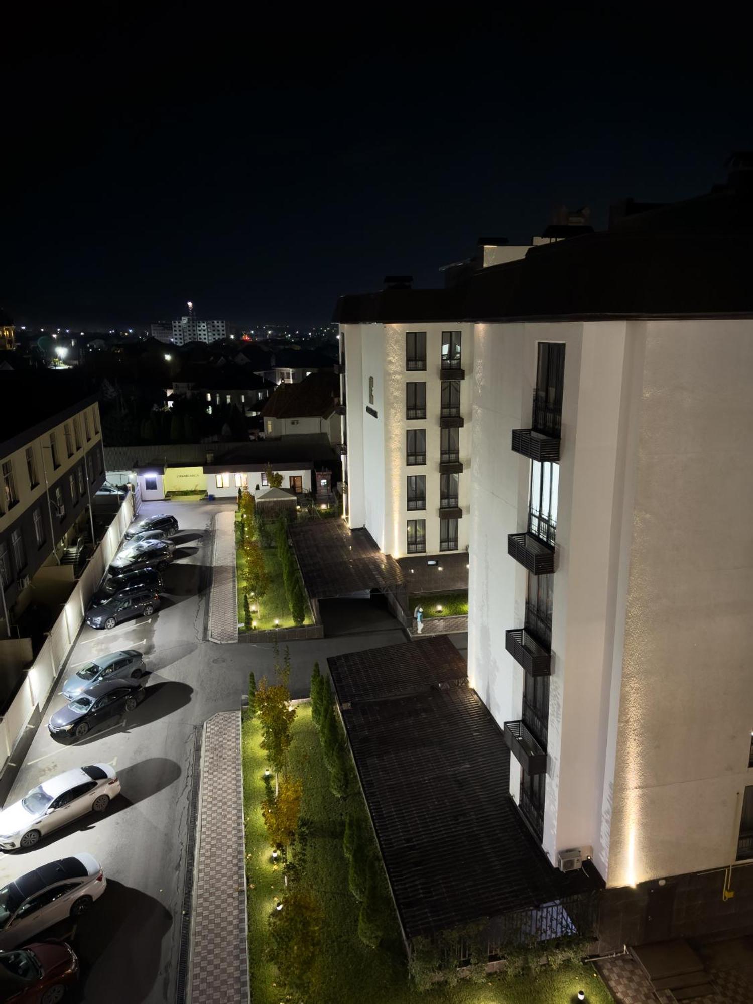 Casablanca Apart Hotel Bisjkek Eksteriør billede